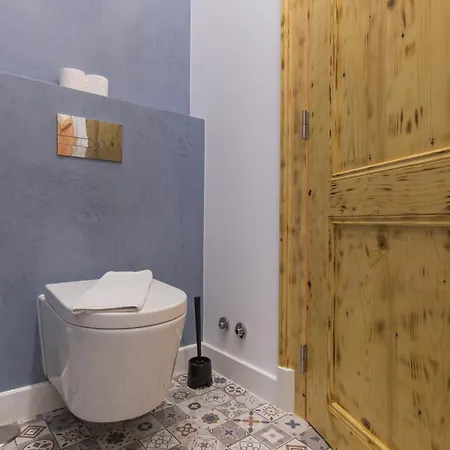 Noble And Luxury House In Appartement